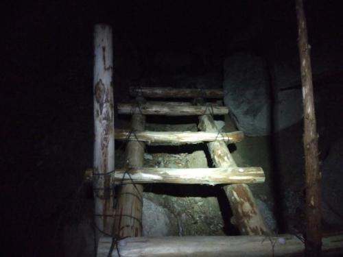 暗い時のこういう階段もいやらしい感じがする