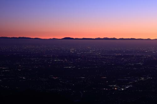 山々が見えるけど、この右端にある富士山のような山はなんだろう？まさか富士山がこんな大きさで見えるわけもなしと思いきや！？