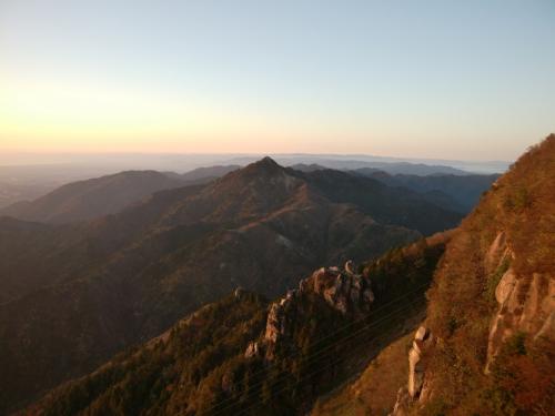 さてさて鎌ヶ岳や入道ヶ岳、その向こうの仙ヶ岳を望んで見納め