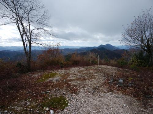 小金ヶ岳と三嶽も一望のもと