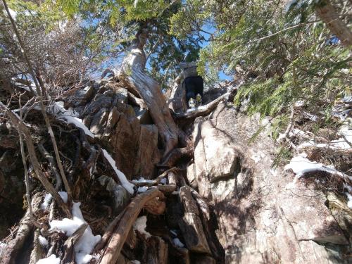 ここも雪がかぶっていて前爪がないので苦労しましたです