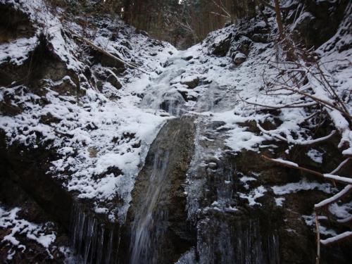 一の滝かな！？氷瀑になっていた