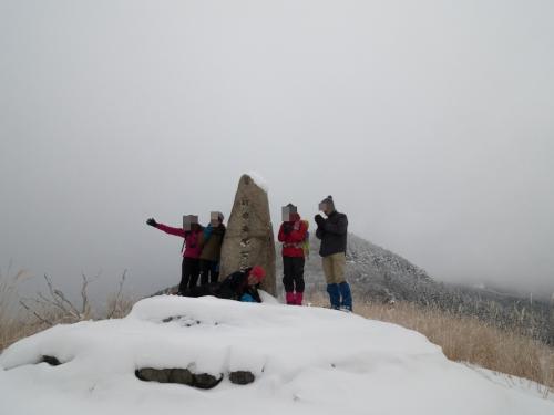 観音峰展望台で記念撮影～田村君撮影