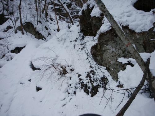 この岩場からが難所なんですよね