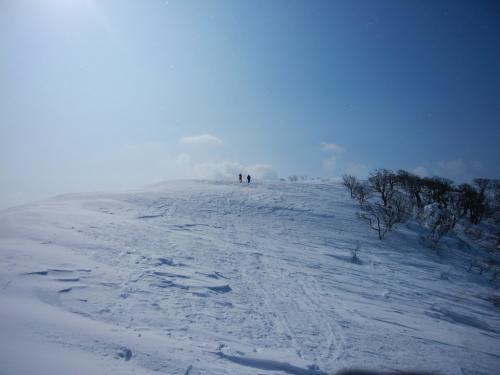 稜線をあるく二人