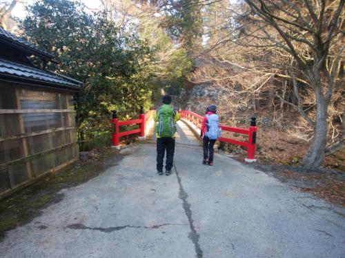 この橋を渡ると登山口