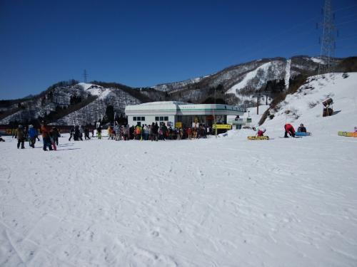 高鷲スノーパークのゴンドラに乗ります