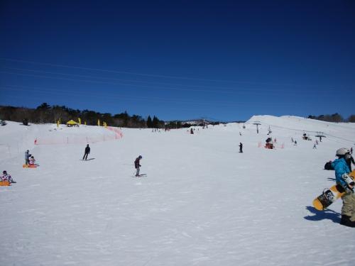 高鷲スノーパークは客で賑わっていました