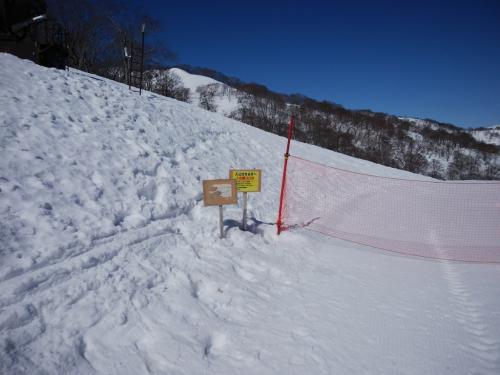 ここから入山します