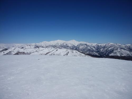 そびえる別山と白山も一望のもと