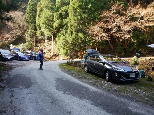 榑ヶ畑登山口の駐車場がいっぱいだったのでここに駐車してスタート