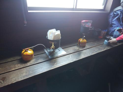 今日はご飯とカレーを温めて食べることに・・・