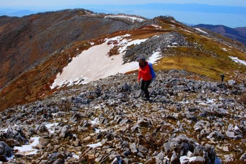この景観とこの稜線歩き、最高ですな！