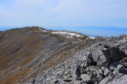 まだまだ続く稜線