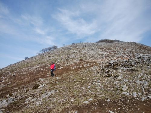 この急斜面を下ってきたけど、これ登りは大変だろうなぁっと思いつつ下る