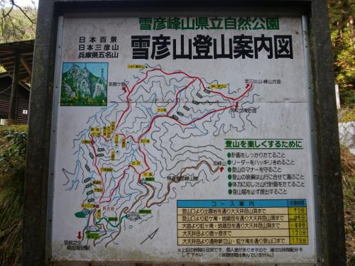 コースが書かれた立派な案内板があってルートを確認する