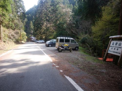 駐車場に戻ると数台の車が駐車してあった。今日もお疲れ様でした～