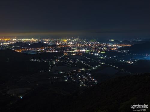 高砂方面の夜景。オレンジのラインが加古川バイパス。まあこれだけ見えていればOKでしょう。