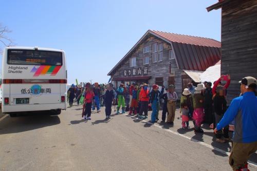 位ヶ原山荘。人だらけだ