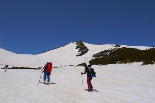 写真ではちょっと見えにくいけど、こっち側の岩が露出した山肌もいいのよね～