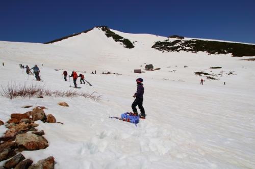 ここからは急登なので一旦休憩をとる。こまっちゃんも撮影中