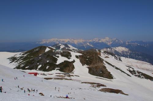 ある程度のところまで登ってくると北アルプスが見えてきた。山を下に見るのもいいし、雪がかぶった北アルプスの眺望。もう最高！