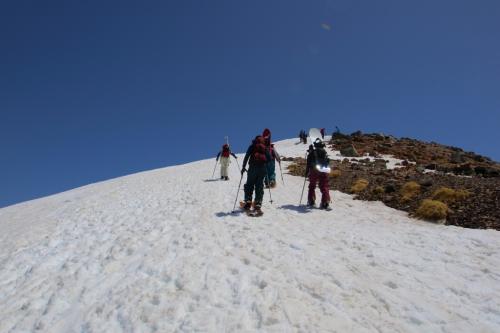 稜線に出た。もう体調悪いしバテバテ状態でリタイアを考えたが・・・