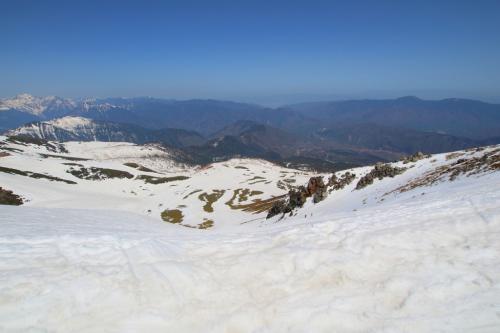 下山はここから滑っていこうかと思考中・・・