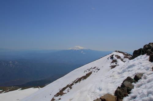剣ヶ峰の手前からは御嶽山が見えた