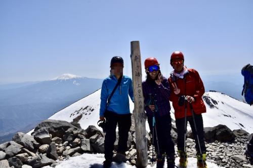 登頂記念撮影をした。苦労して登ってきたけど、やっぱ来てよかった