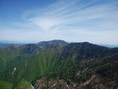八経ヶ岳方面もこの通り。手前には数年前に登った七面山も見える