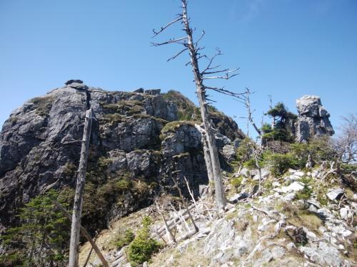 大峰の岩って荒々しいね