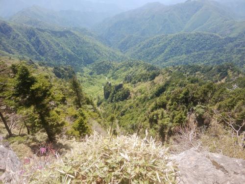 ここも写真ではわかりにくいけど、すごい谷が深いのと、迫力ある岩群が立ち並ぶのが素晴らしい