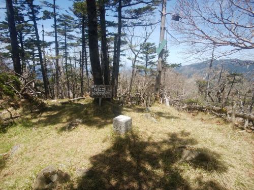 念願の仏生ヶ岳に到着。釈迦から結構歩いてきた