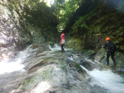 赤鍋滝上部はナメ地帯になっている