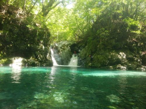 前回はしなかった釜滝でのスライダー。今年はチャレンジ。ここのスライダーやってみたけど、かなり面白かった。