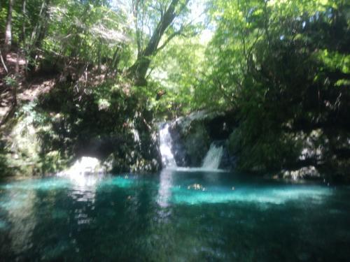 前回と同様にひでぶーさんが、かなり高いところから釜滝へ飛び込む。よくやるわって思いながら・・・今回も生きていてよかった（笑）