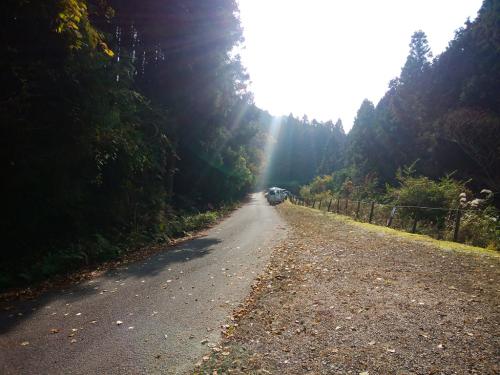 まずは昼間の錫杖ヶ岳から～加太登山口の手前にある駐車場からスタート。