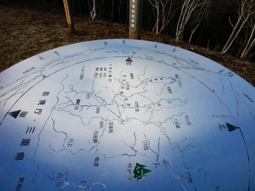 左側に大峰山って書いてあって探してみたけど、雲が多かったのと、うっすら山脈みたいなのが見えてたから、それだったのかも！？