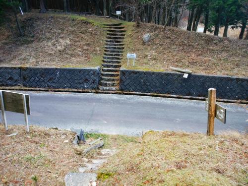 倉骨峠まで下りてきました。まだ12時過ぎだったので、もう一つ曽爾高原か屏風岩に行こうと思ったけど、仕事のアラームが鳴り倒していたので、もう帰ることにした。本日もお疲れ様でした。