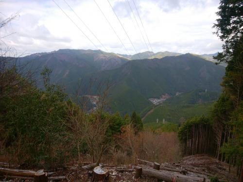 結構高いところまで登ってきたものだと思いながら下界の景色を眺める