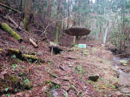 五合目に到着。この東屋でまた一息