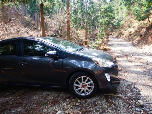 林道の停めやすい場所に駐車してスタート