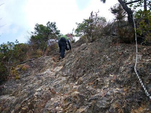 またもや岩場を登る