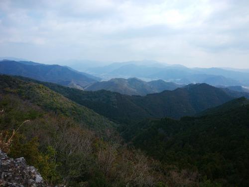 岩場のところどころから良い眺望を納めておく